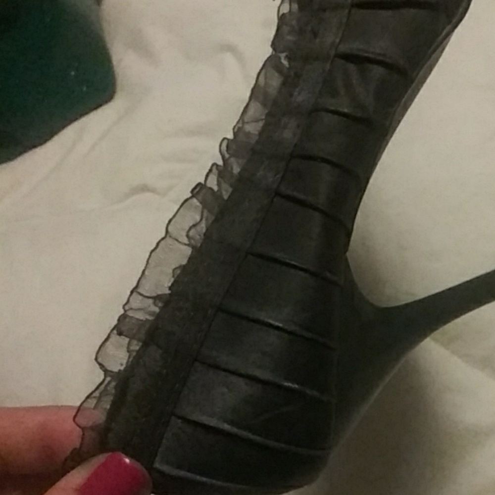 Shoes - Picture 4 of 4